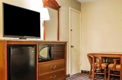 Holiday City Hotel | Howard Johnson by Wyndham Montpelier