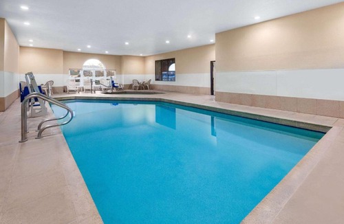 Williams Hotel | Howard Johnson by Wyndham Williams