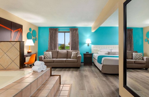 Waterloo Hotel | Howard Johnson by Wyndham Waterloo/Cedar Falls