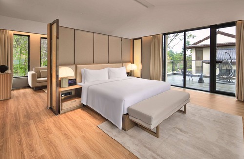 Jingyang District Hotel | Howard Johnson Hot Springs Plaza Yinghuashan