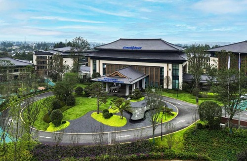 Deyang Hotel | Howard Johnson Hot Springs Plaza YingHuaShan