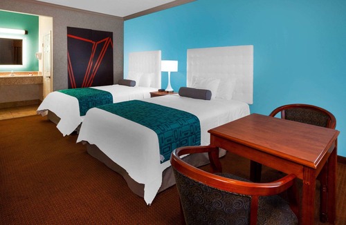 El Rancho Hotel | Howard Johnson Hotel & Suites by Wyndham Pico Rivera