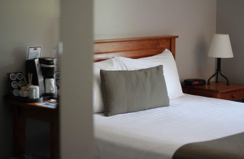 Downtown Squamish Hotel | Howe Sound Inn & Brewing Company