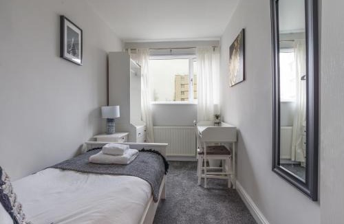 Newcastle-upon-Tyne House | Howick House - Large 3 bedroom house, Gosforth