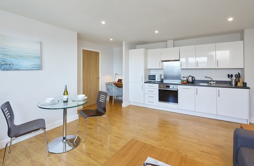 Rushmoor District Apartment | HQ Aparthotel Farnborough