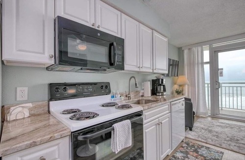 Myrtle Beach Condo | HS-0407 Oceanfront 1-Bedroom Condo in Myrtle Beach, perfect for a relaxing getaway!