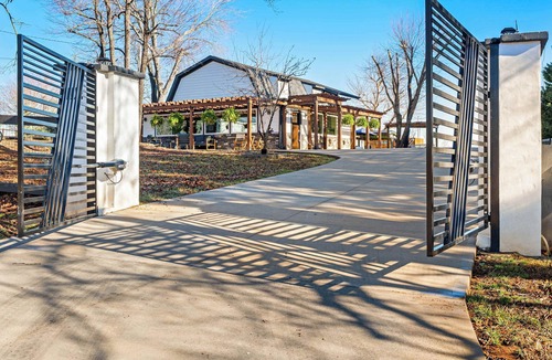 Greer House | Htd Pool-Hot Tub-Fire Pit-Fenced Yard-Dogs Welcome