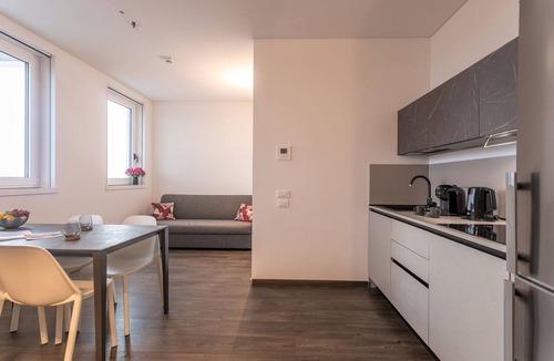 Mestre Apartment | Htm Tower - 1301 Executive by Halldis