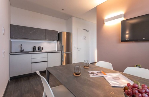 Mestre Apartment | Htm Tower - 1301 Executive by Halldis