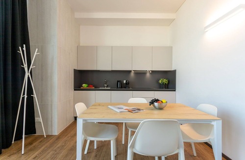 Mestre Apartment | Htm Tower - 401 Executive by Halldis