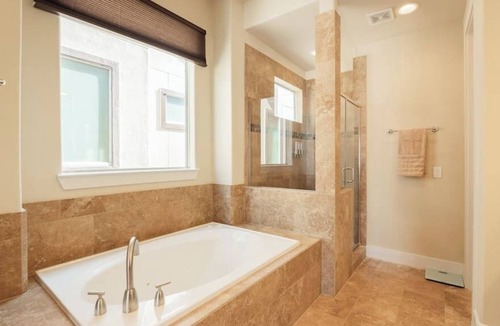 Midtown House | #HTX Skyline-View Luxe Home, Sleeps 8, Midtown