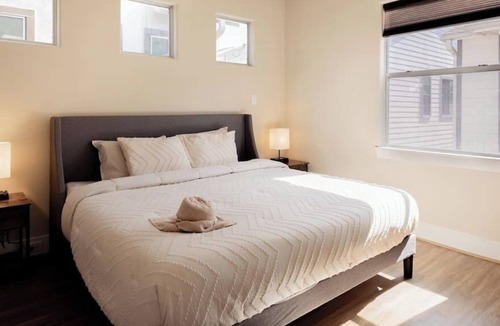 Midtown House | #HTX Skyline-View Luxe Home, Sleeps 8, Midtown