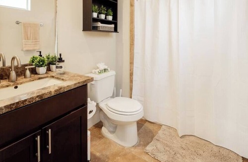 Midtown House | #HTX Skyline-View Luxe Home, Sleeps 8, Midtown