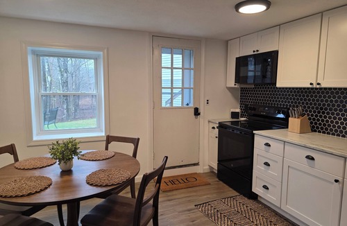 Thornton Apartment | Hubbard Brook Getaway - King Bed - Mountain Views