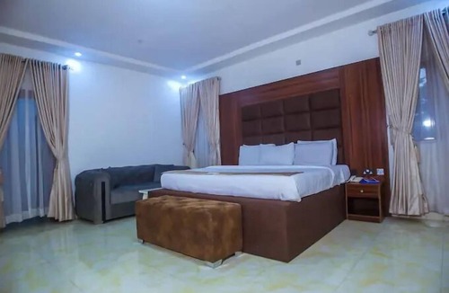 Owerri Hotel | Hubbies Royale Hotel