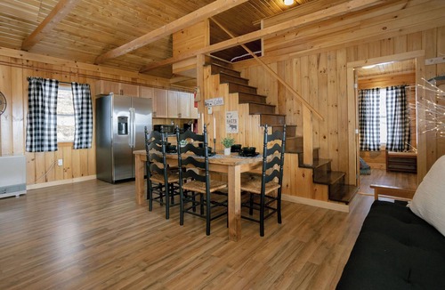 East Central Franklin Cabin | Huck's Hideaway - Mountain Views Near Rangeley! Pet Friendly!