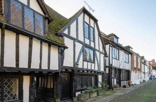 Rye House | Hucksteps Row - Two Bedroom House, Sleeps 3