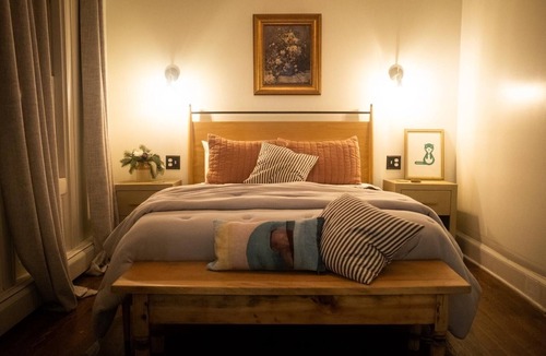 Poughkeepsie Bed & Breakfast | Hudson Pond · Garden Queen Suite · GF Breakfast