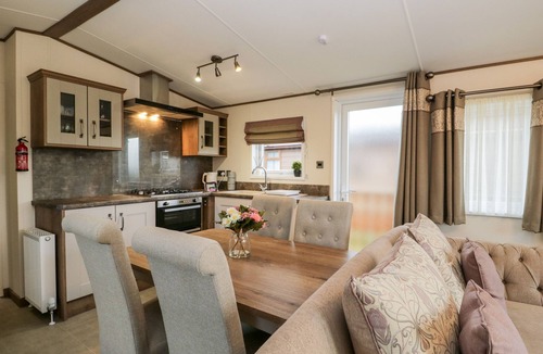 Warton Cottage | HUDSON'S HIDEAWAY, pet friendly in South Lakeland Leisure Village