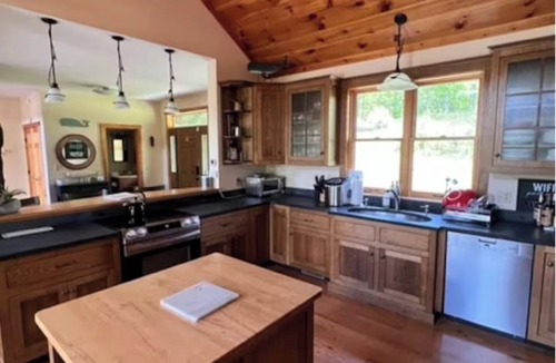 North Chatham House | Hudson Valley Lakefront Gem: 6 Bedrooms & Private Waterfront