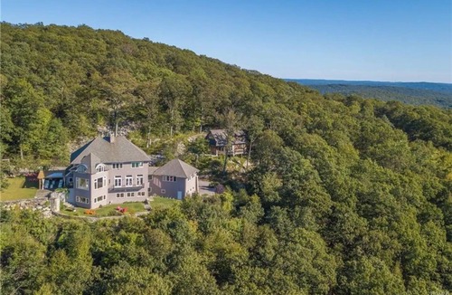 Garrison House | Hudson valley views mountaiuntop home