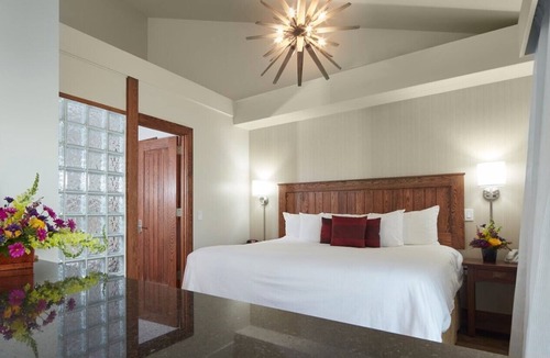 Bloomfield House | Huff Estates Inn & Winery