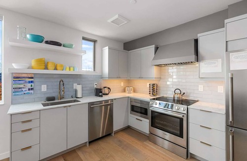 East Queen Anne Apartment | Hufflepuff, Scamander's Fantastic Sweet Suite