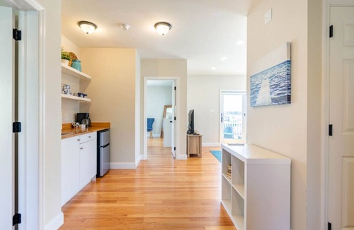 Newport House | HUGE 10BR Beach House. Weddings. Large Groups.