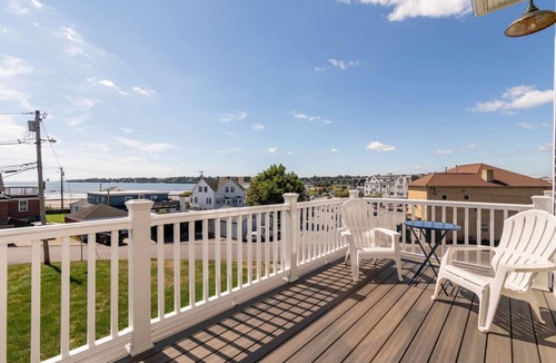 Newport House | HUGE 10BR Beach House. Weddings. Large Groups.