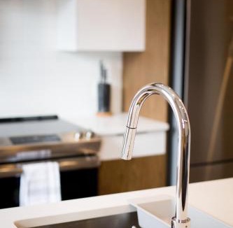 Mile End Apartment | Huge 2 Bdr with Balcony in Mile End by Den Stays