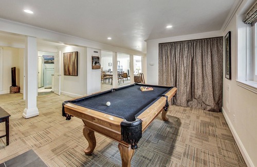 Lower Pacific Heights House | Huge 2 BR Flat in Historic Victorian with Parking & Washer/Dryer