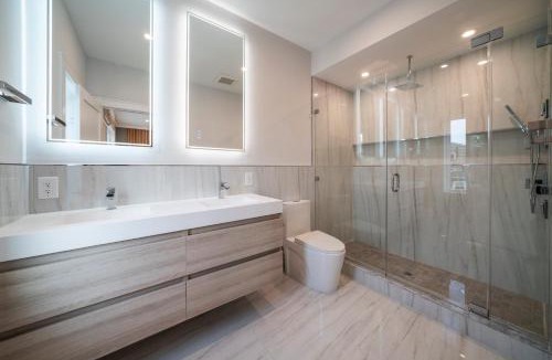 The Heights Villa | Huge 2000 sqft Luxury & Stylish Condo minutes to New York