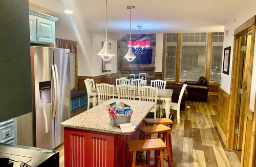 Branson Cottage | Huge 4BDR Cottage for 12 with game room in fabulous Stormy Point Village.