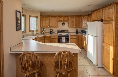 The Galena Territory House | Huge 4BR*Outdoor Hot Tub*2 Fireplaces*Pool Table*Great Value*