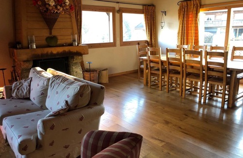 Combloux Ski Chalet | Huge Chalet in Combloux, sleeps up to 14, 5mins access to huge Evasion ski area.