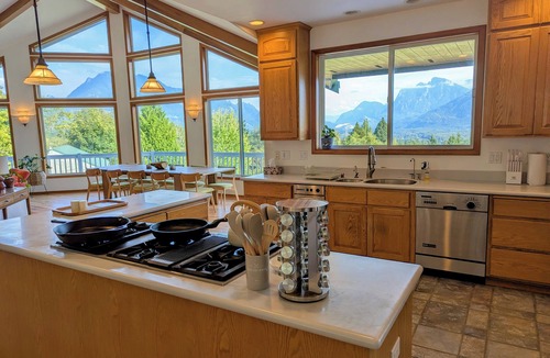 Sultan Ski Chalet | Huge Chalet on 17 acres - Epic Mountain Views + Hot tub! 5 bed/3.5 bath