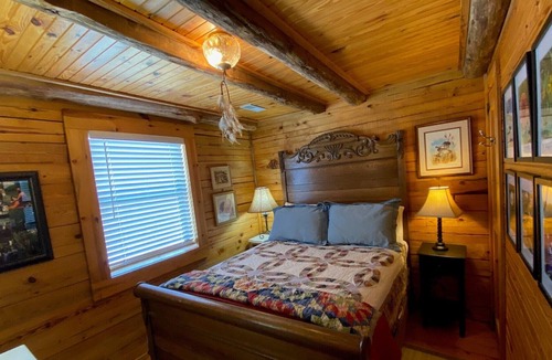 Hardy Cabin | Huge Covered Deck Overlooking the River