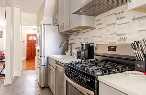 Near Northeast House | Huge DC Home Sleeps 21 | Prime Location