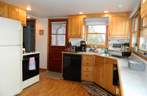 Town of Jerusalem Cottage | HUGE DECK! ENJOY the beauty and quaintness of this 3 bedroom and 2 bath cottage