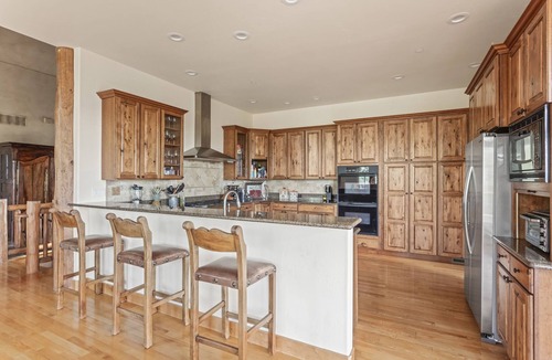 Cordillera House | Huge Dog friendly Home with Stunning Views & Hot Tub - 4 Bedrooms