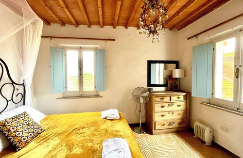 Gioiella Villa | Huge Family Friendly Villa. Stunning views of Umbria & Tuscany in lovely village