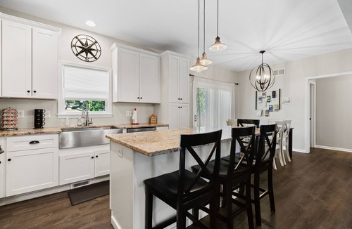Lake Geneva House | Huge Family Home in Lake Geneva. Sleeps 10 Pet Friendly!
