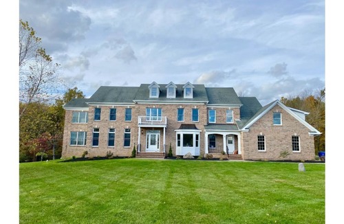 Changewater House | Huge family or group friendly home with many activities to keep everyone busy.