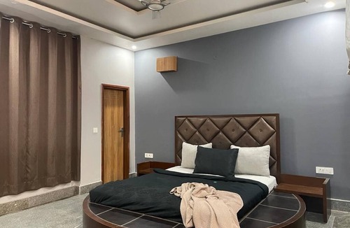 Gurugram Villa | Huge hall for gatherings/parties/get togethers
