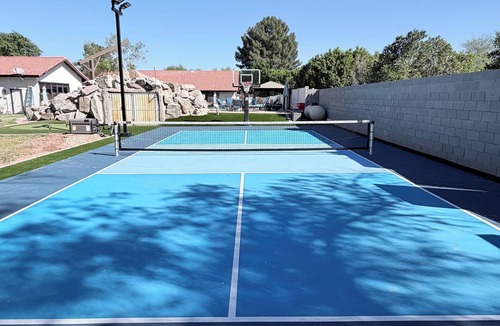 Mesa House | Huge Heated Pool, Rope Swing, Slide, Spa, pickle ball on 1 acre!