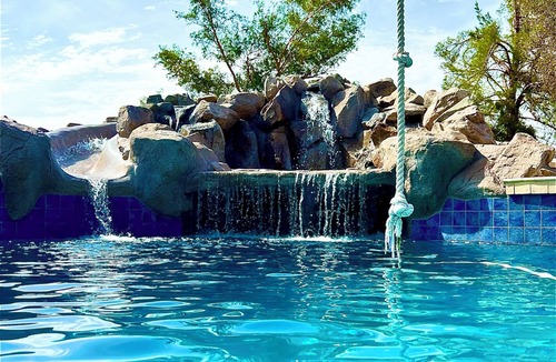 Mesa House | Huge Heated Pool, Rope Swing, Slide, Spa, pickle ball on 1 acre!