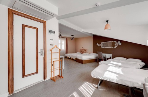 Cekirge Mahallesi House | Huge Hotel Room w Shared Terrace in Bursa