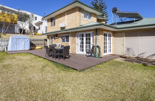 Cottesloe House | Huge house across from Cottesloe Tennis Club! 6min walk to Cott beach. Free WIFI