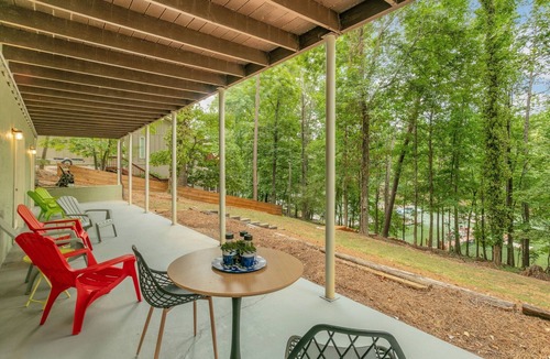 Gainesville House | Huge Lakefront, Pvt Dock, King bed, Pets Ok