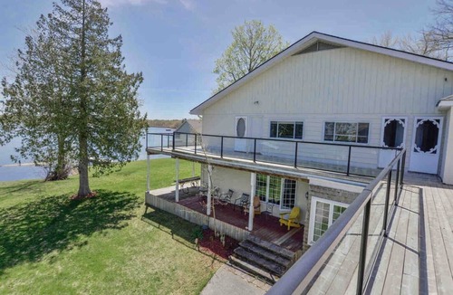 Port Stanton Cottage | Huge lakefront room, pool, hottub, sauna #10